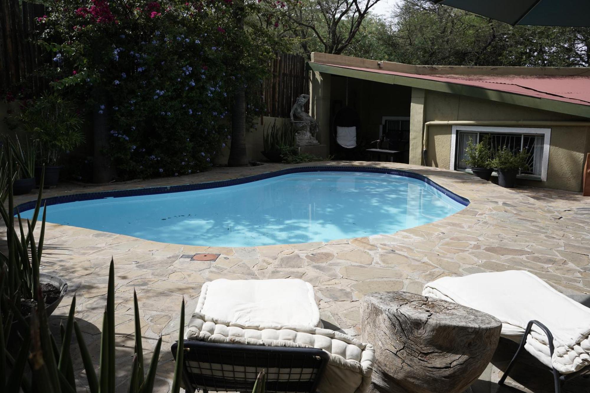 Exquisite Private Luxury Suite With King Bed At Bokmakierie Villas Windhoek Buitenkant foto